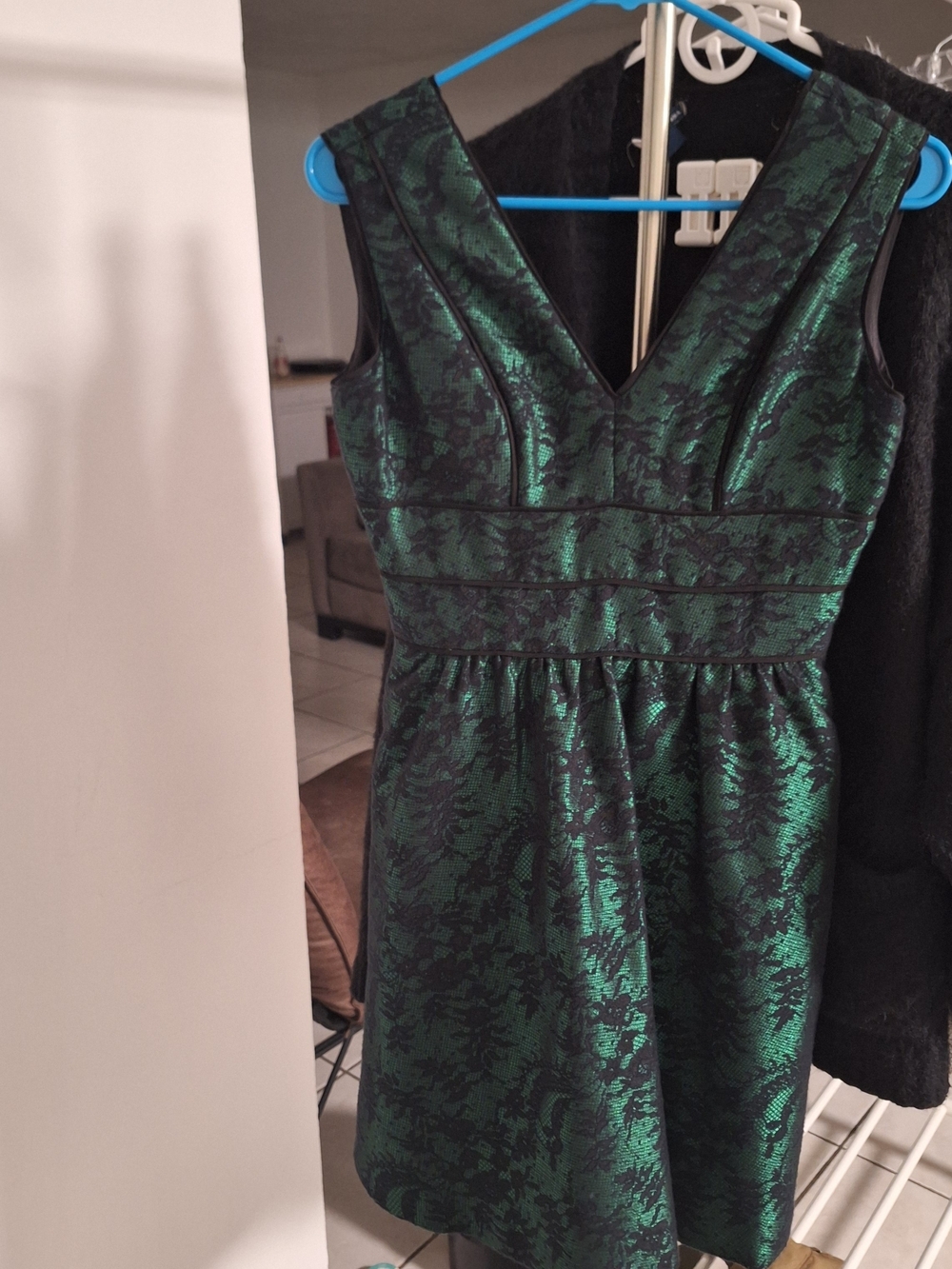 Jessica Simpson Emerald and Black V-Neck Jacquard Dress